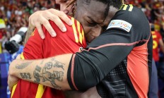 九游娱乐官网app-篮球场上的精彩瞬间：西班牙男篮夺冠