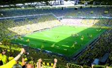 九游娱乐培训-足球比赛球场配备新的灯光系统，提升观赛体验