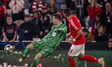 包含巴塞罗那后防线表现神勇，保持不败纪录的词条