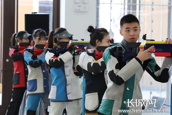 关于冒险之旅：美国和澳大利亚射箭选手挑战冠军的信息