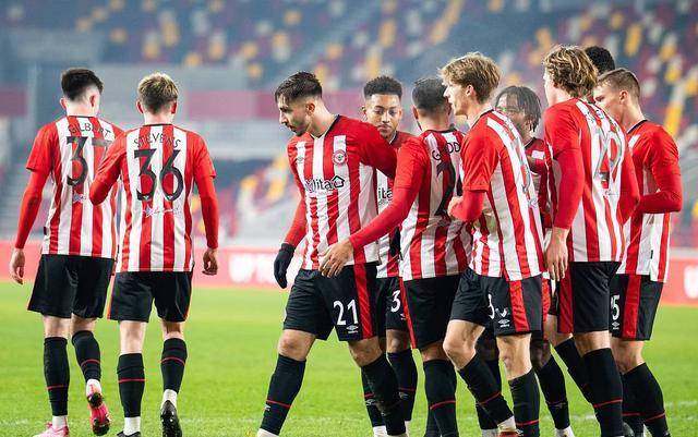 莱比锡红牛在比赛中表现出色，轻松获胜的简单介绍