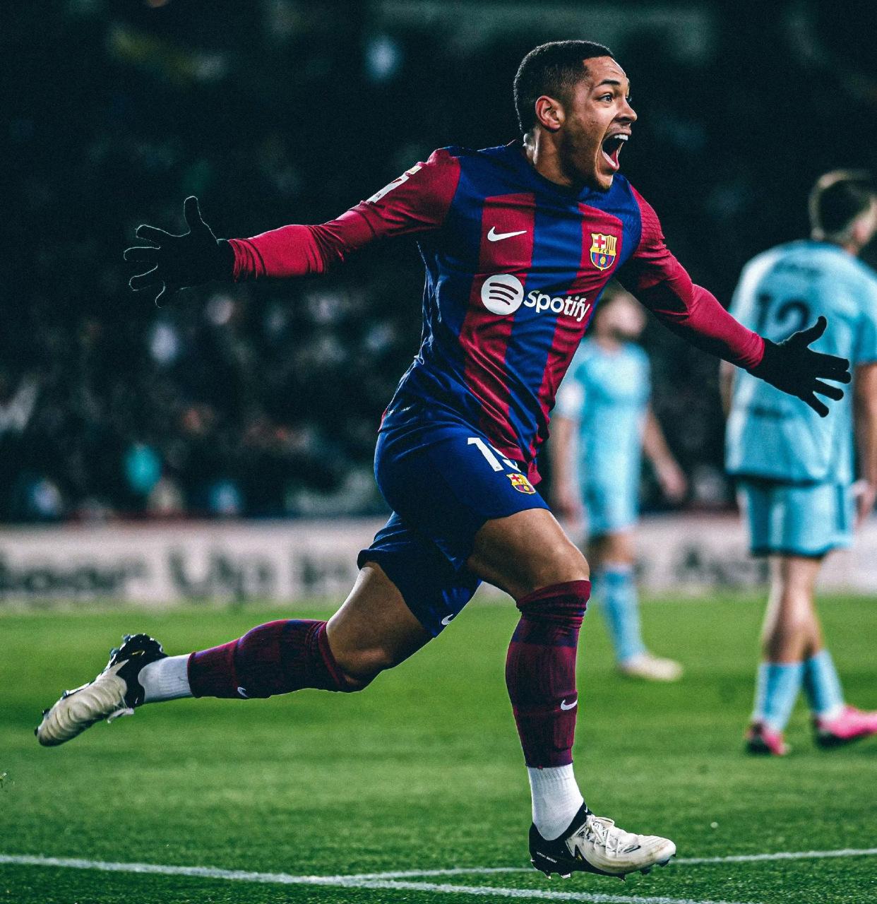 巴萨球员集体低迷，主教练怒斥埃梅里表现！