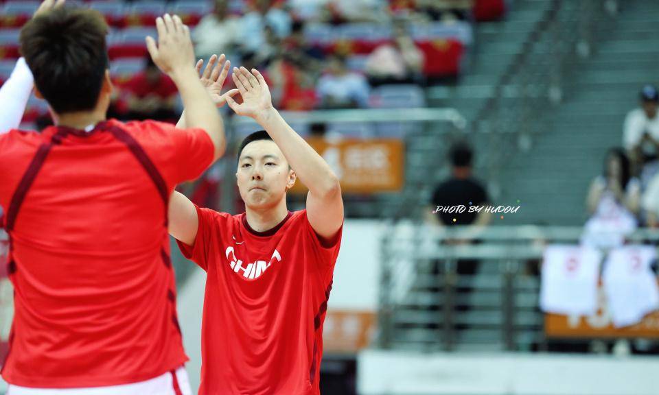 山东男篮一路高歌，多点开花战胜江苏队