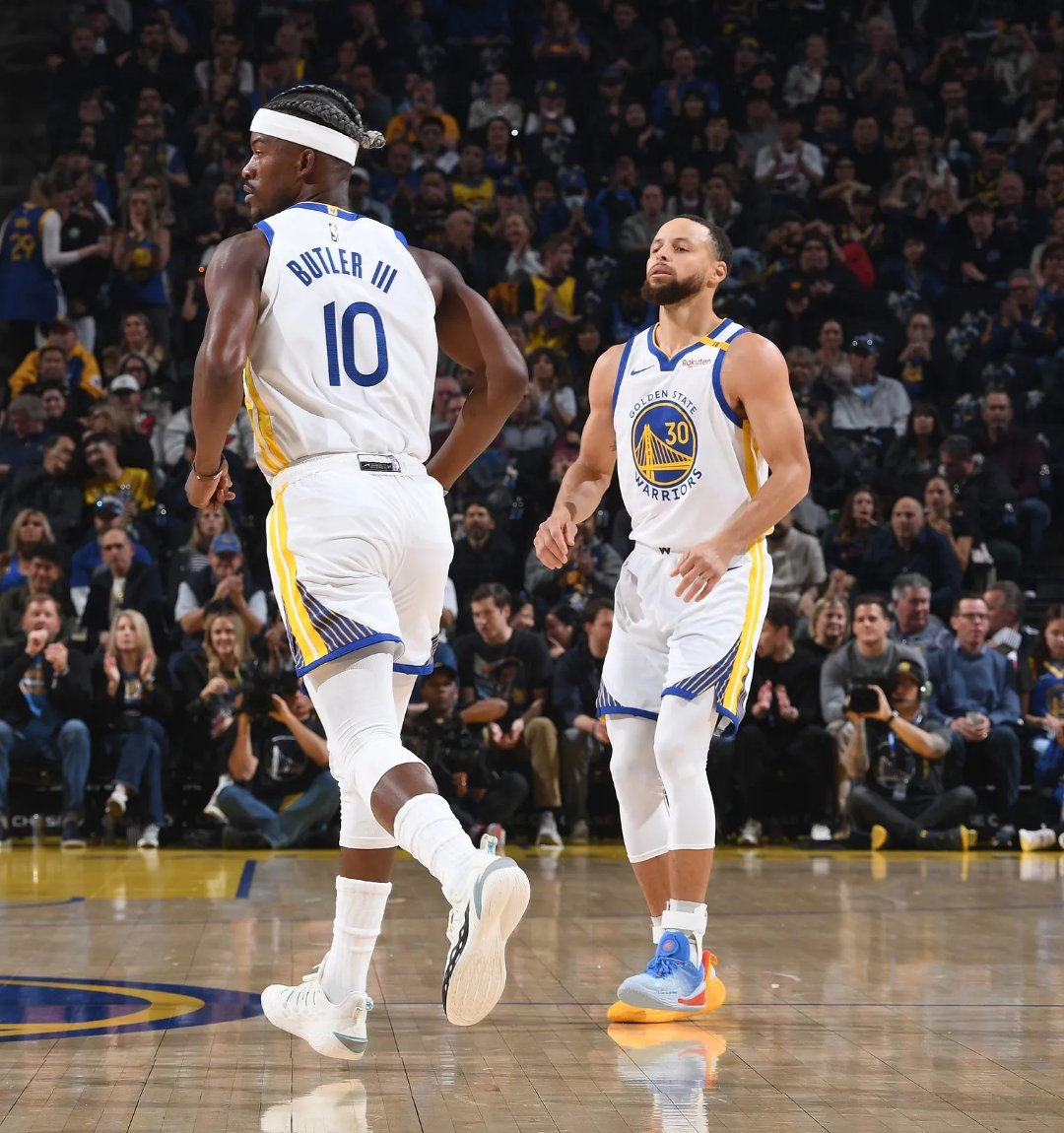 勇士负于爵士,杜兰特离唐斯合作配合仍需进一步磨合 勇士负于爵士,杜兰特离唐斯合作配合仍需进一步磨合