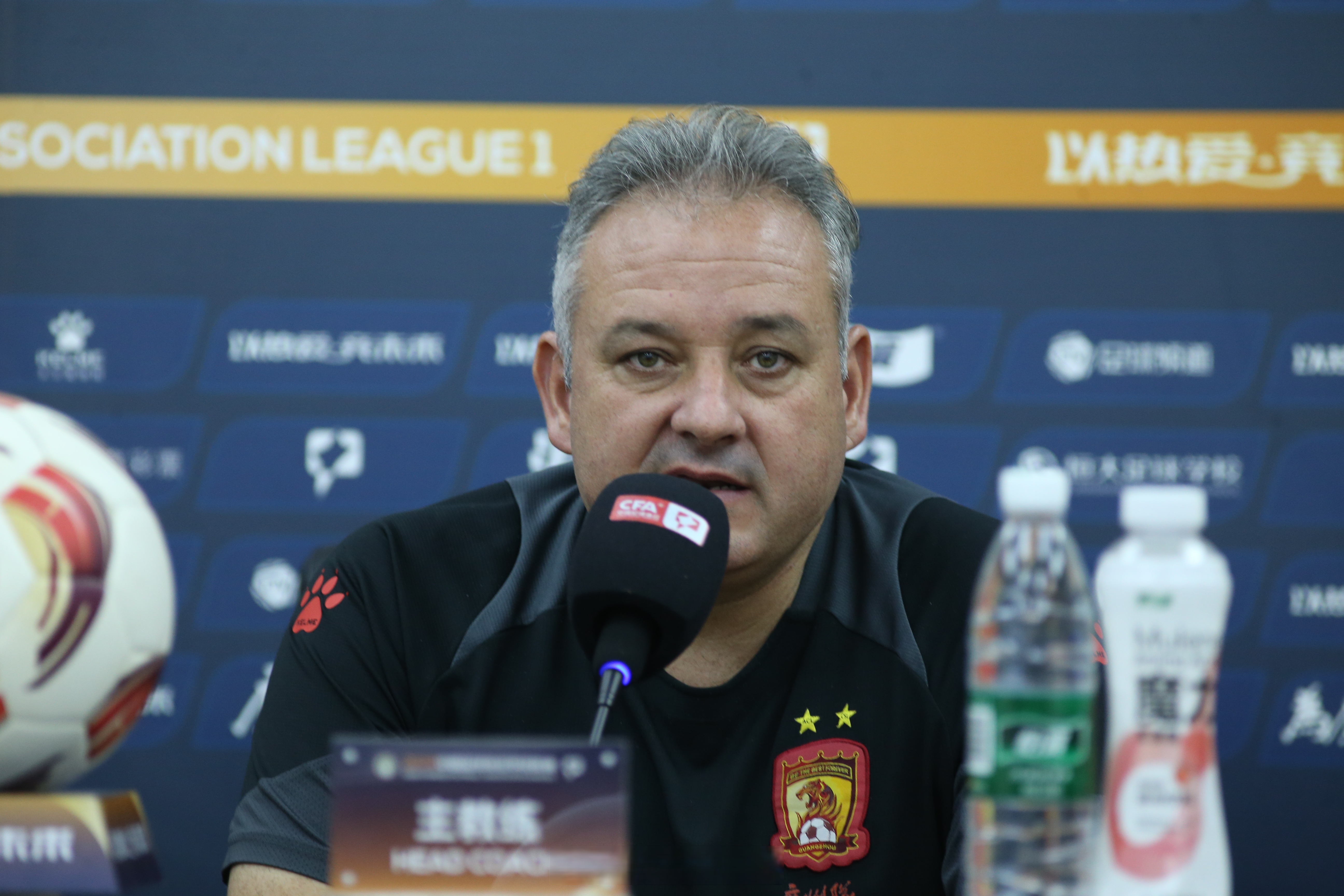 包含淘汰赛第一轮即将开打，球队备战势如破竹的词条