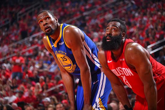 澳门男篮在比拼中达到高潮，夺得胜利