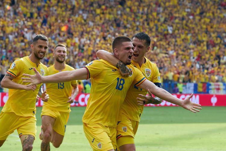 意大利队在精彩比赛中以一球之差负于对手 意大利队在精彩比赛中以一球之差负于对手