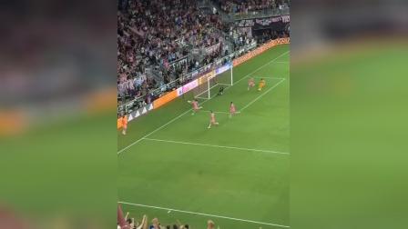 关于巴萨主场大捷!苏亚雷斯梅开二度,助队连胜的信息 关于巴萨主场大捷!苏亚雷斯梅开二度,助队连胜的信息