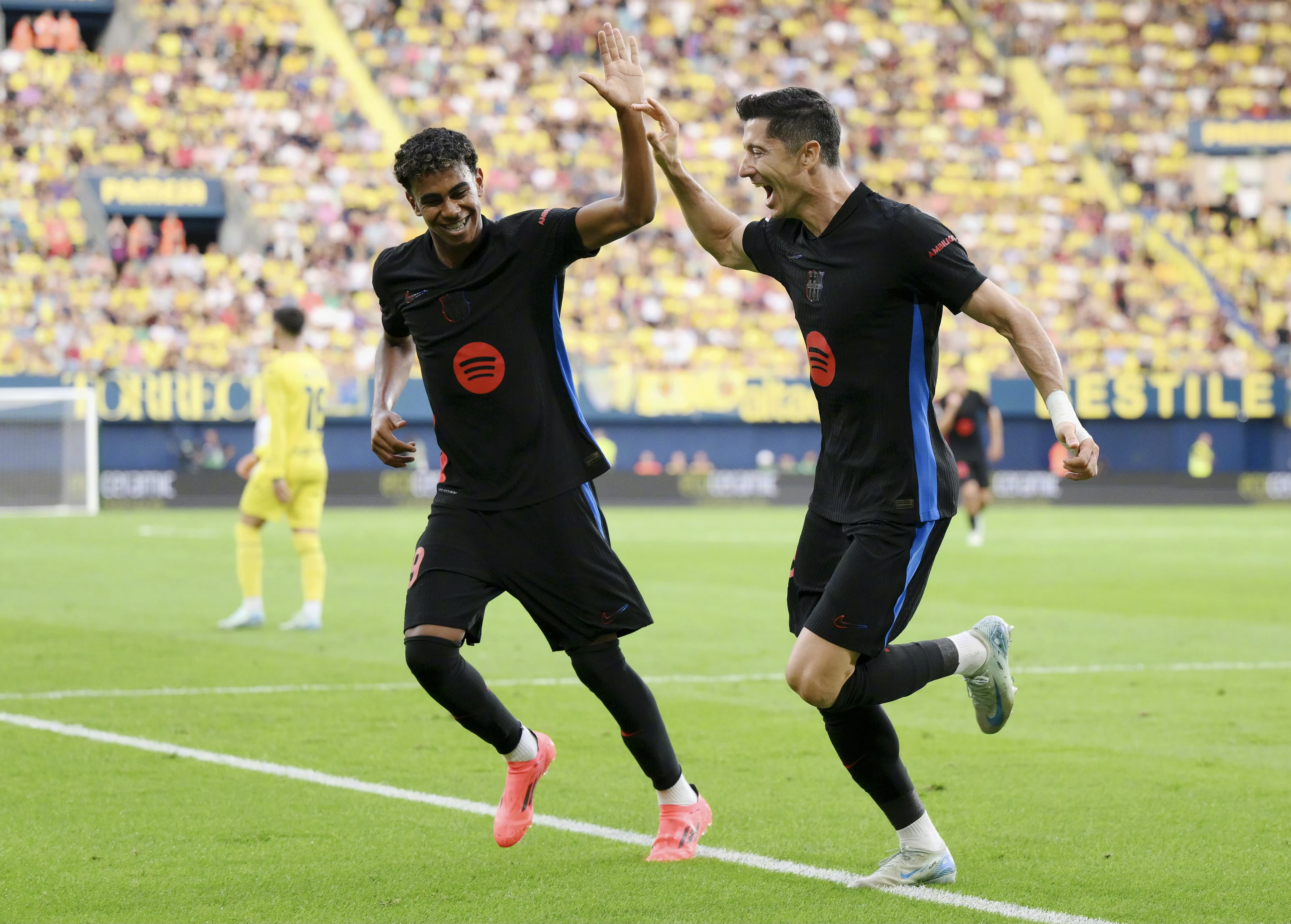 巴萨梅西出战雷亚尔：犀利攻势震动西甲的简单介绍