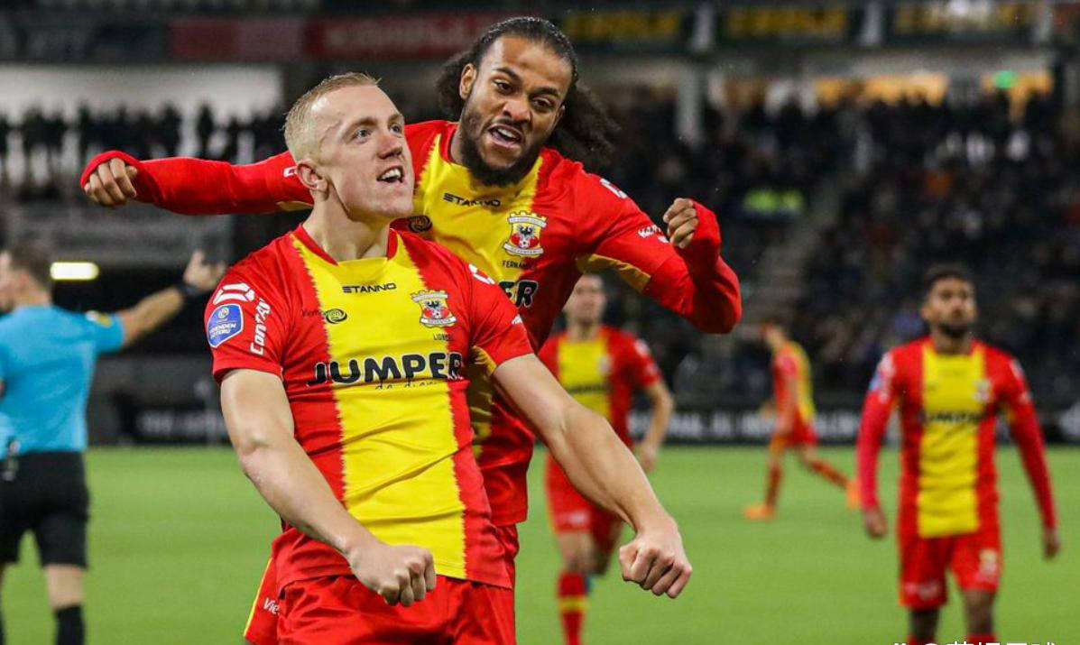 埃因霍温队在欧洲联赛取得胜利 埃因霍温队在欧洲联赛取得胜利