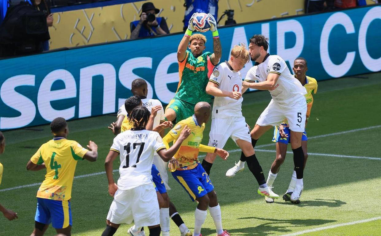 非洲球队在赛场上展现出无畏气势 非洲球队在赛场上展现出无畏气势