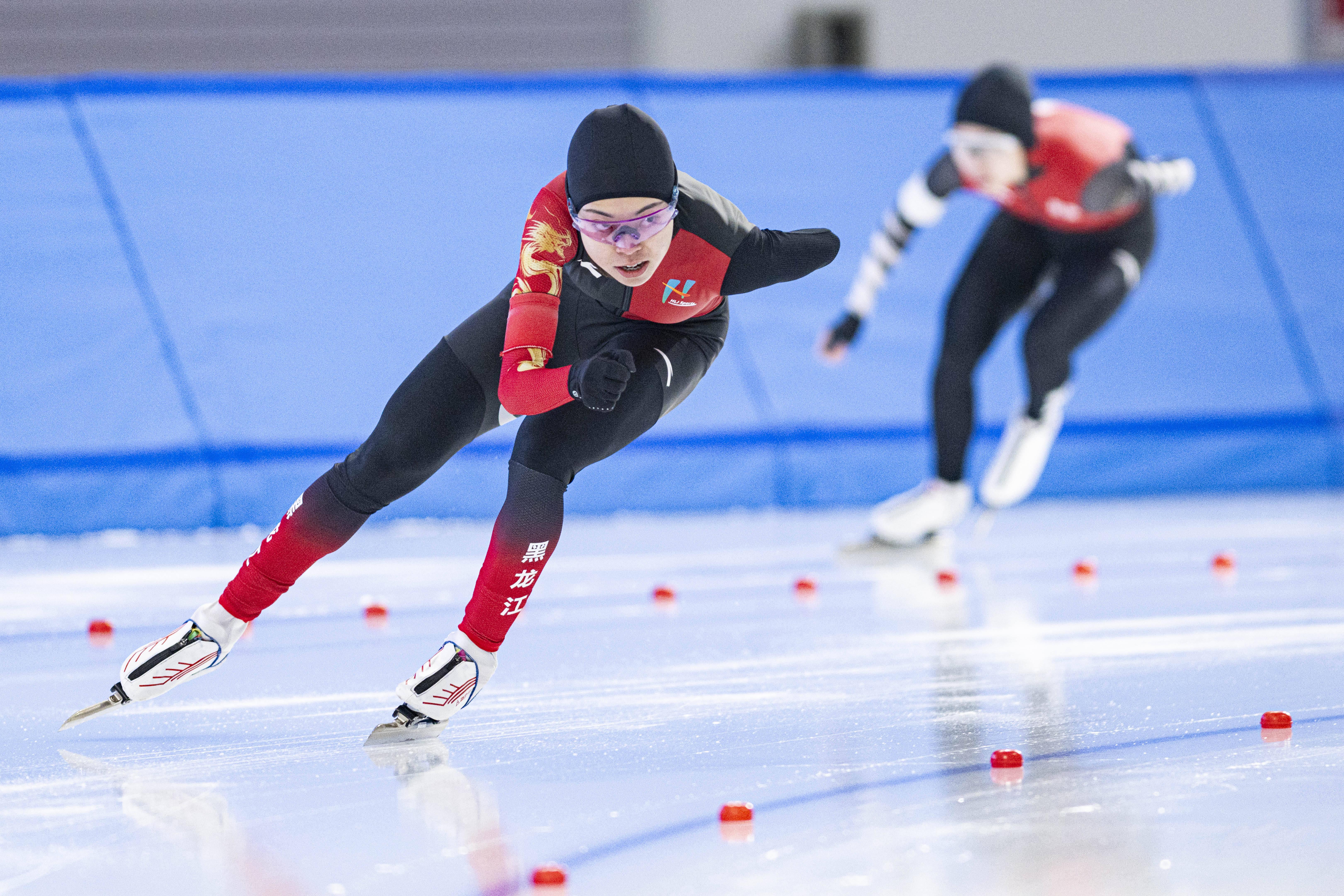 瑞士滑冰选手在比赛中表现出色 瑞士滑冰选手在比赛中表现出色