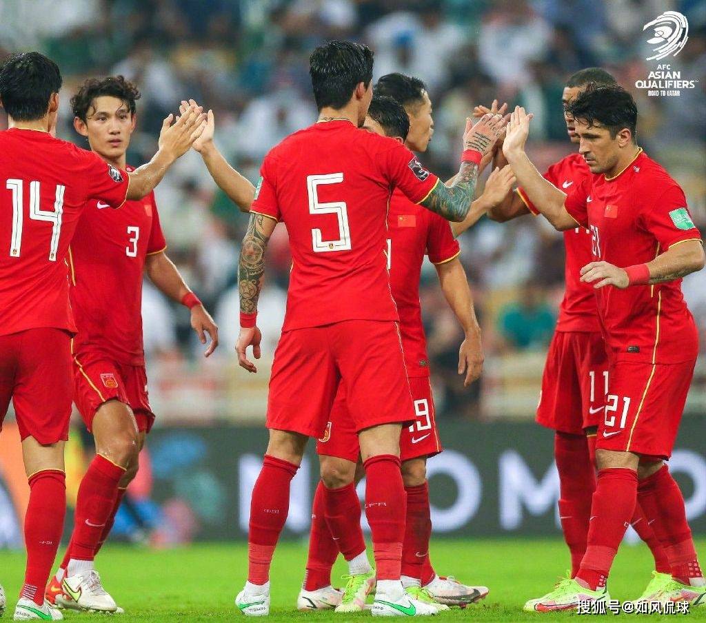 比利时小将突破重围，关键时刻助队获胜