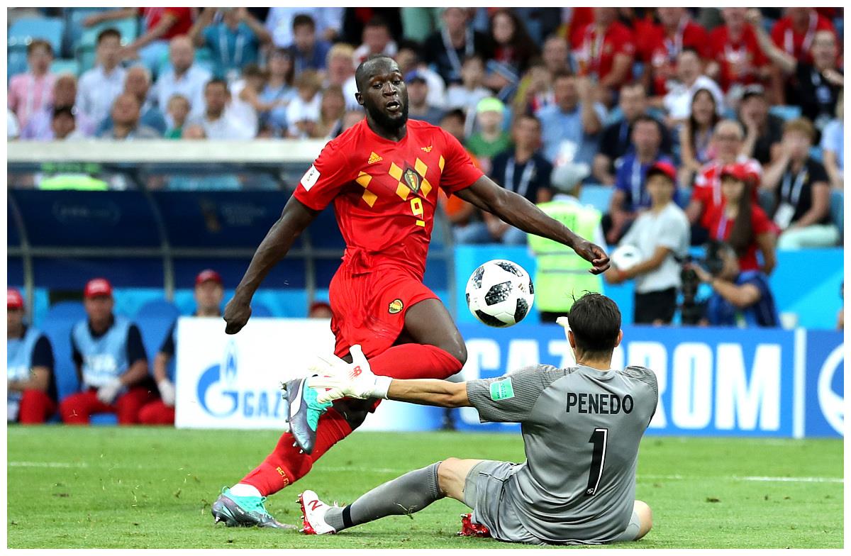 比利时小将突破重围，关键时刻助队获胜