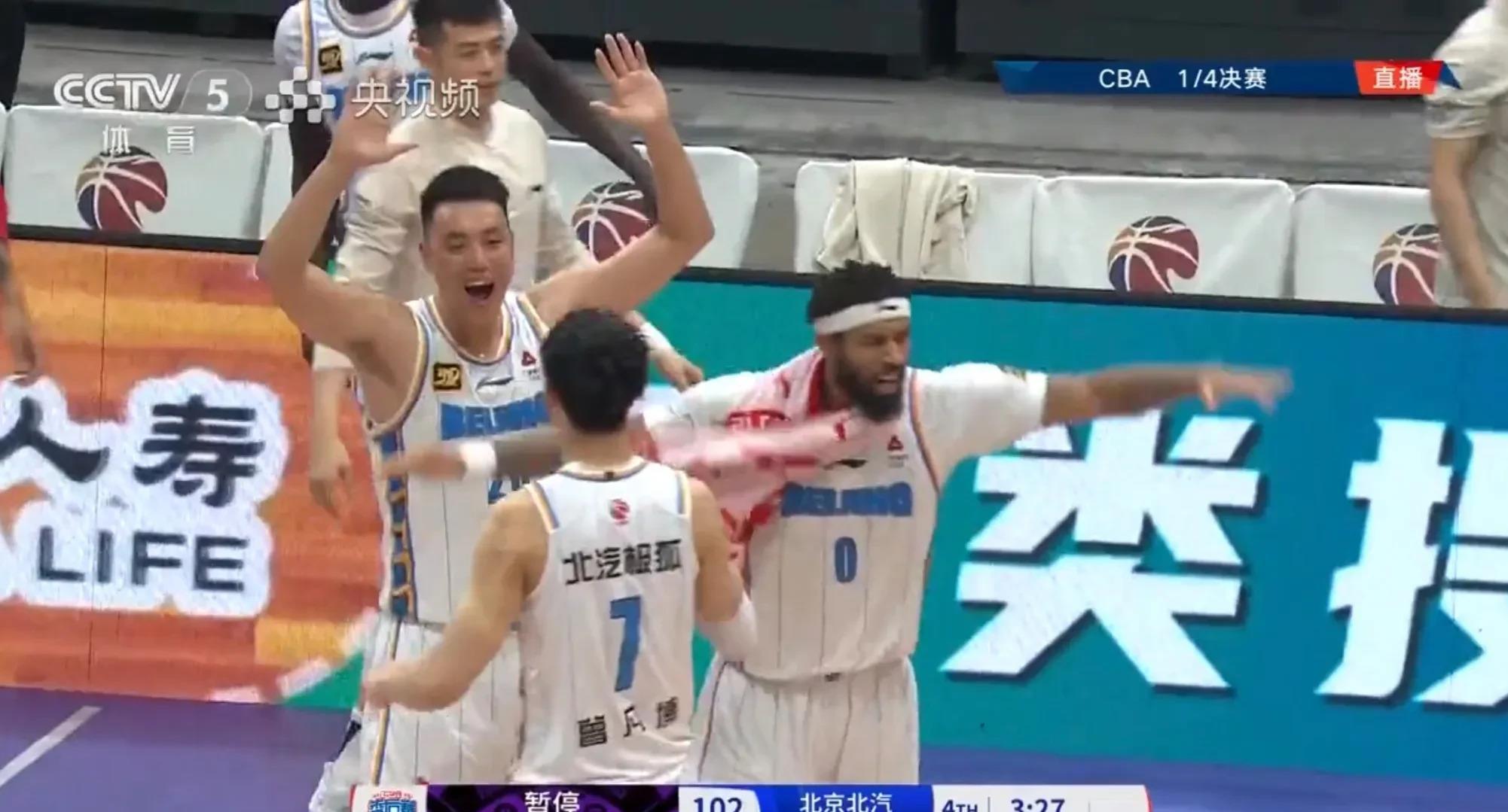 河北男篮在比赛中发挥出色,取得胜利 河北男篮在比赛中发挥出色,取得胜利