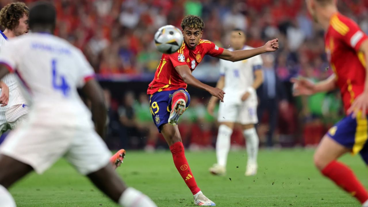 包含欧洲冠军联赛半决赛精彩绝伦，球迷狂热期盼决赛的词条