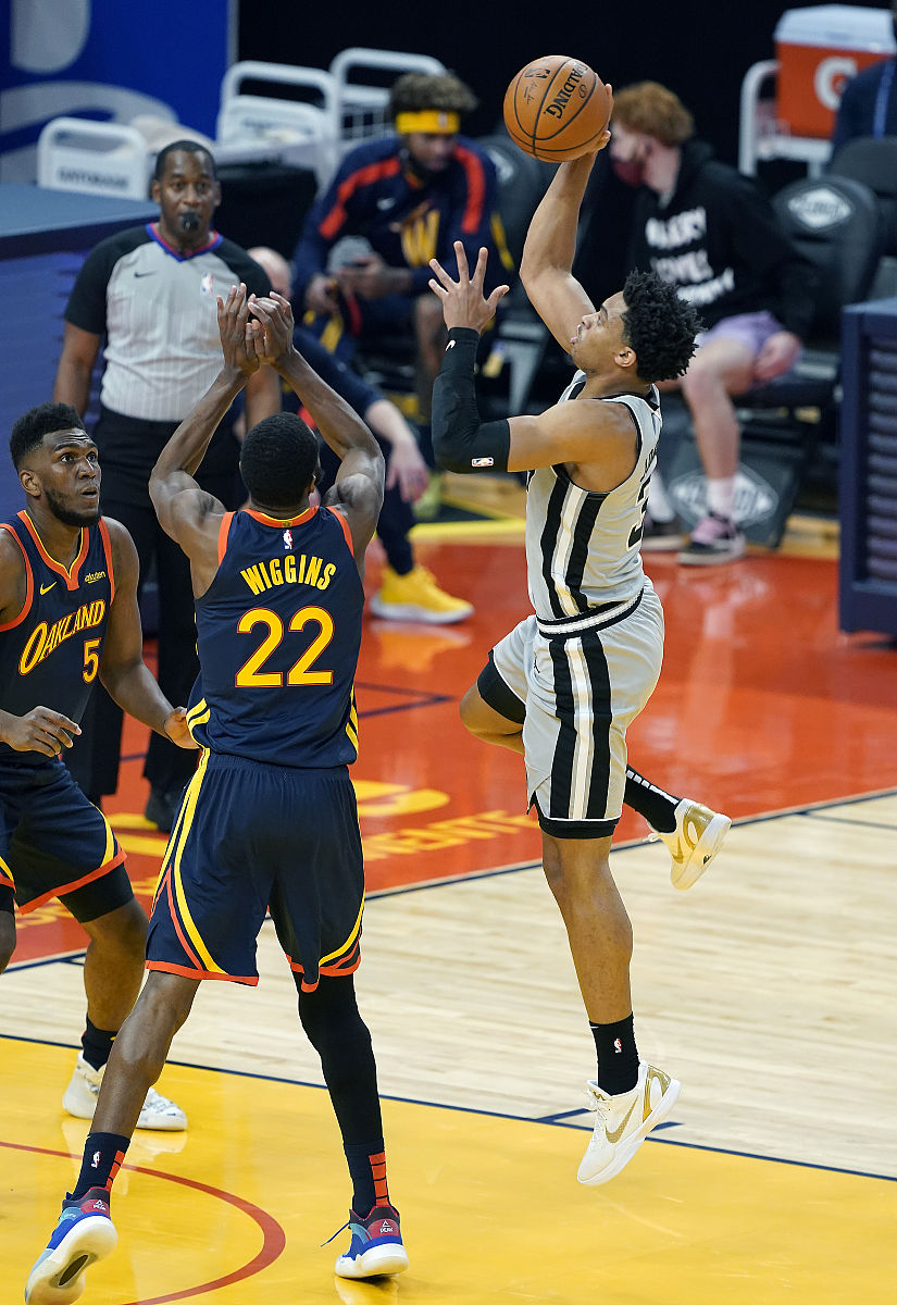 掘金再胜爵士,取得连胜 掘金再胜爵士,取得连胜